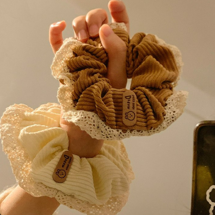 Dây Cột Tóc Scrunchies Nhung Đính Tag Gấu Viền Ren Xinh Xắn Phong Cách Hàn Quốc Phụ Kiện Tóc Nữ