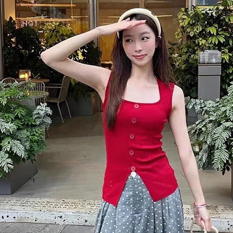Áo camisole phong cách Hàn Quốc, chất liệu mỏng mát, co giãn với đường xẻ slits - Perfect cho mùa hè
