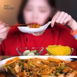 PlumHOUSE Đĩa Cầm Tay Hàn Quốc Thời Trang Màu Trắng Có Tay Cầm Thìa Lớn Khay Khoai Tây Chiên Gà Ăn Nhẹ Đĩa Trái Cây Món Tráng Miệng Bánh Đĩa Mới VN