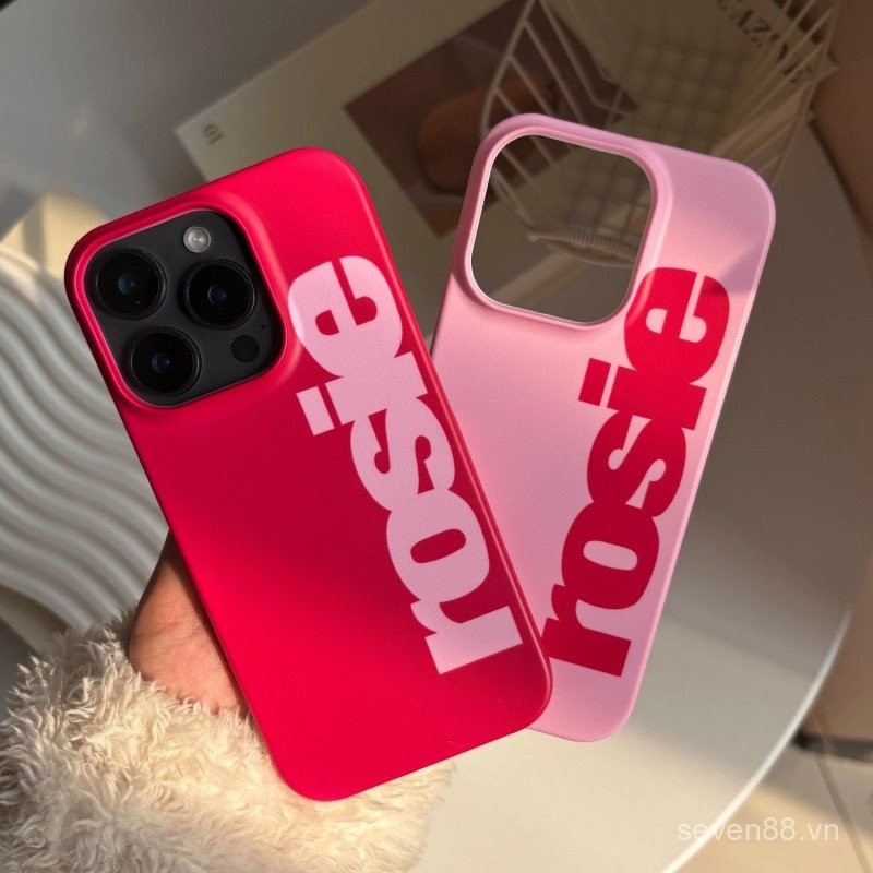 Ốp Điện Thoại Thích Hợp Cho iPhone rosie Letter 17 / 16 / 15promax / 14 Vỏ Cứng 13 / 12 / 11pro Niche xsmax / xr Sáng Tạo Chống Sốc Lỗ Lớn Bao Gồm Tất Cả XHX8