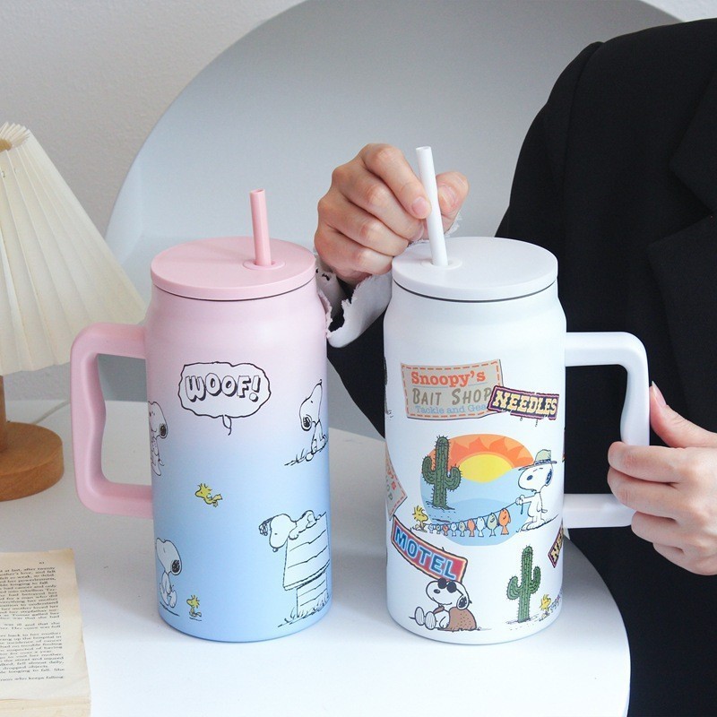 Bình nước giữ nhiệt Snoopy 1500ml có tay cầm ,giữ nóng Lạnh 4-6h tặng+cọ rửa