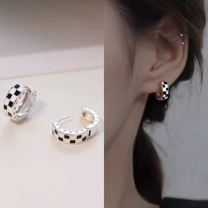 Đen Trắng Checkerboard Bạc Sterling Tính Khí Niche Bông Tai Cao Cấp Khóa Tai