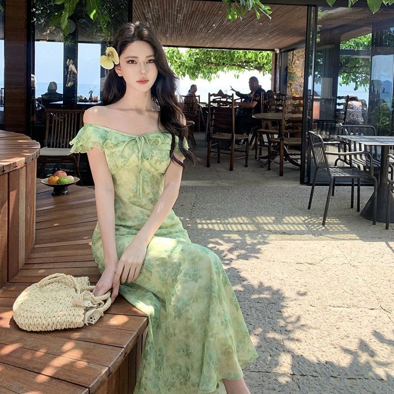 Đầm họa tiết hoa xanh nhỏ, dáng chữ A, phù hợp eo hẹp và đi biển