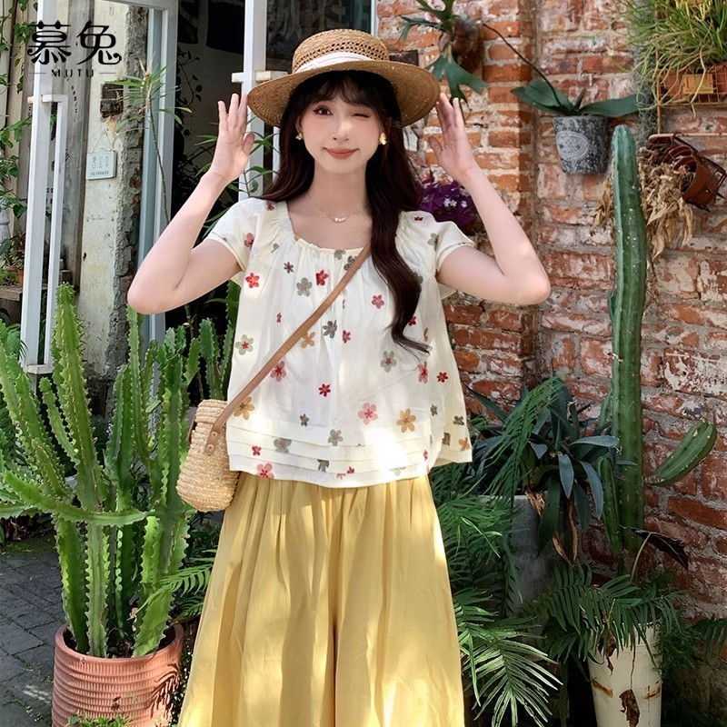 Mutu Áo Sơ Mi Tay Ngắn & Quần Ống Rộng Two-Piece Set Cho Mùa Hè, Cổ Vuông, Phong Cách Cao Cấp Mới