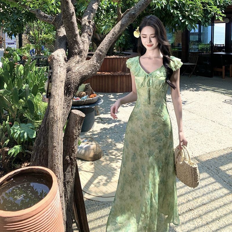 Đầm họa tiết hoa xanh nhỏ, dáng chữ A, phù hợp eo hẹp và đi biển
