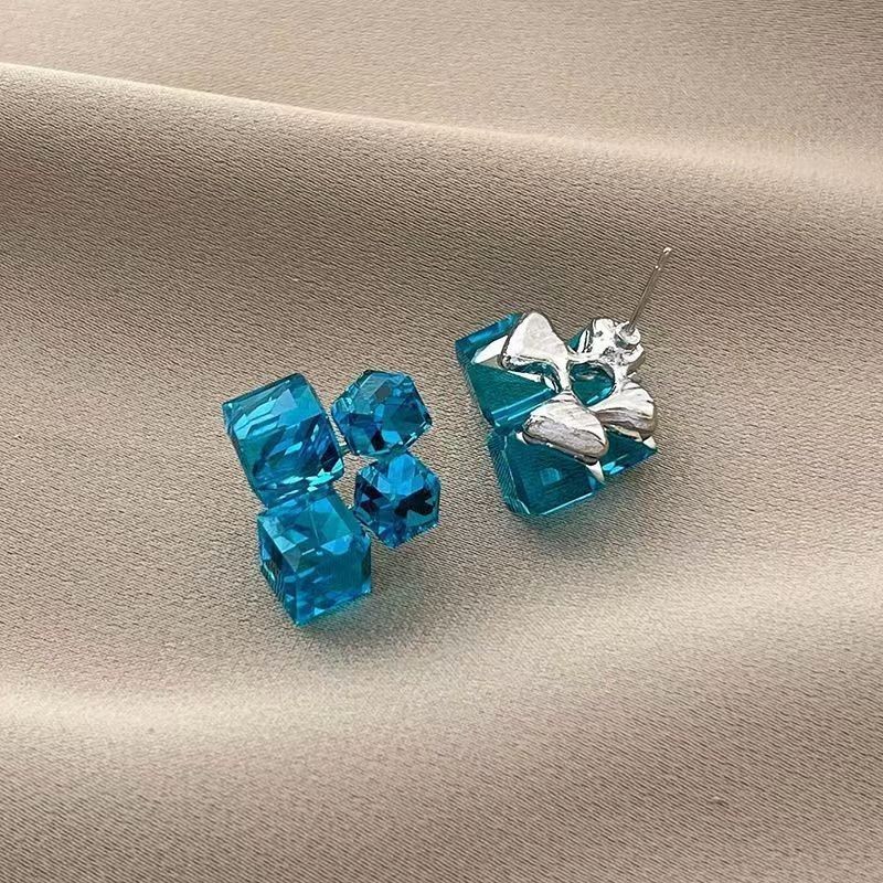 Bông tai vuông Aquamarine tự nhiên
