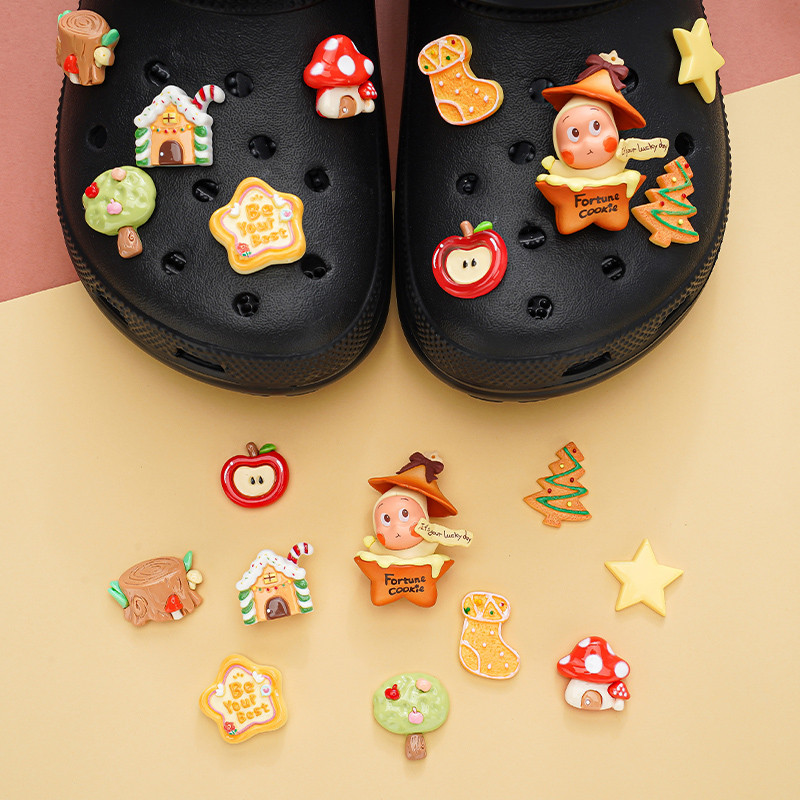 Thích hợp cho Crocs Bubble Mart Giày Lỗ Hoa Phụ Kiện Giày Bánh Quy Dễ Thương Giày Ngôi Sao Người Giày Hoa Cao Cấp Lỗ Hoa Khóa Giày Busch Khóa Giày Zhibixing Khóa Giày Có Thể Tháo Rời Khóa Giày ins Giày Hoa