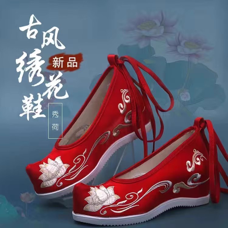 Giày nữ cho thuê tại tiệm