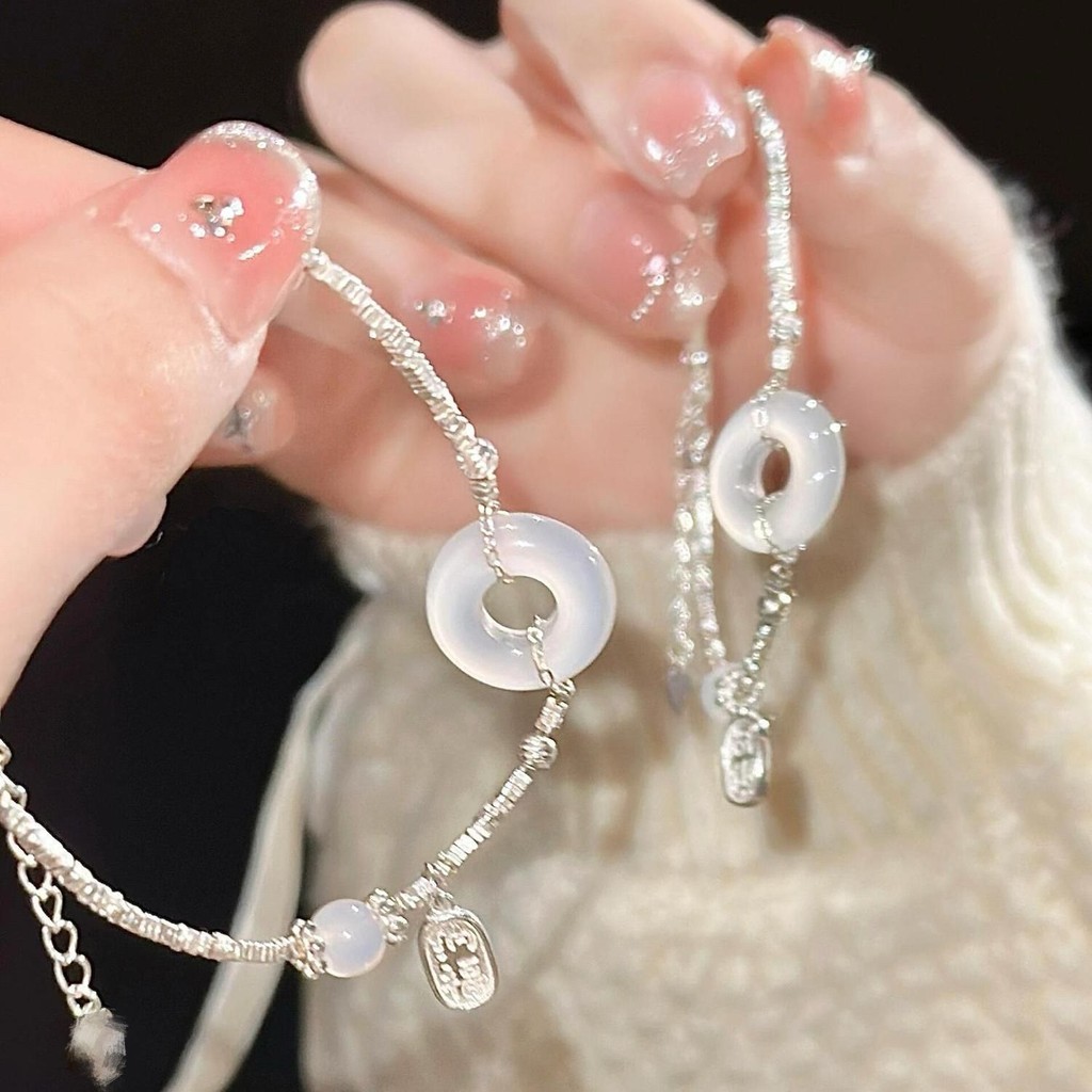 Vòng tay khóa an toàn bằng bạc với cườm trắng và xanh lá cây - Quà tặng đẹp từ Trung Quốc