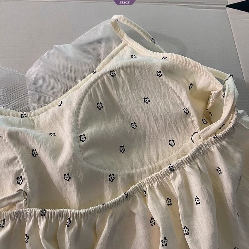 Bộ đồ ngủ hoa nhỏ ngọt ngào với miếng lót áo ngực và quần short gợi cảm, phù hợp cho sinh viên mùa hè