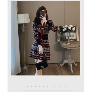 Cao Cấp Cổ Chữ V Dệt Kim Dài Tay Đầm Nữ Mùa Thu 2024 Phong Cách Mới In Hình Thời Trang Slim-Fit Đế Váy