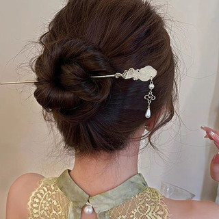 Những chiếc barrette tua dài retro và thanh lịch cho bé gái và salon tóc