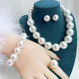 Bộ bông tai và vòng cổ ngọc trai cổ điển thanh lịch