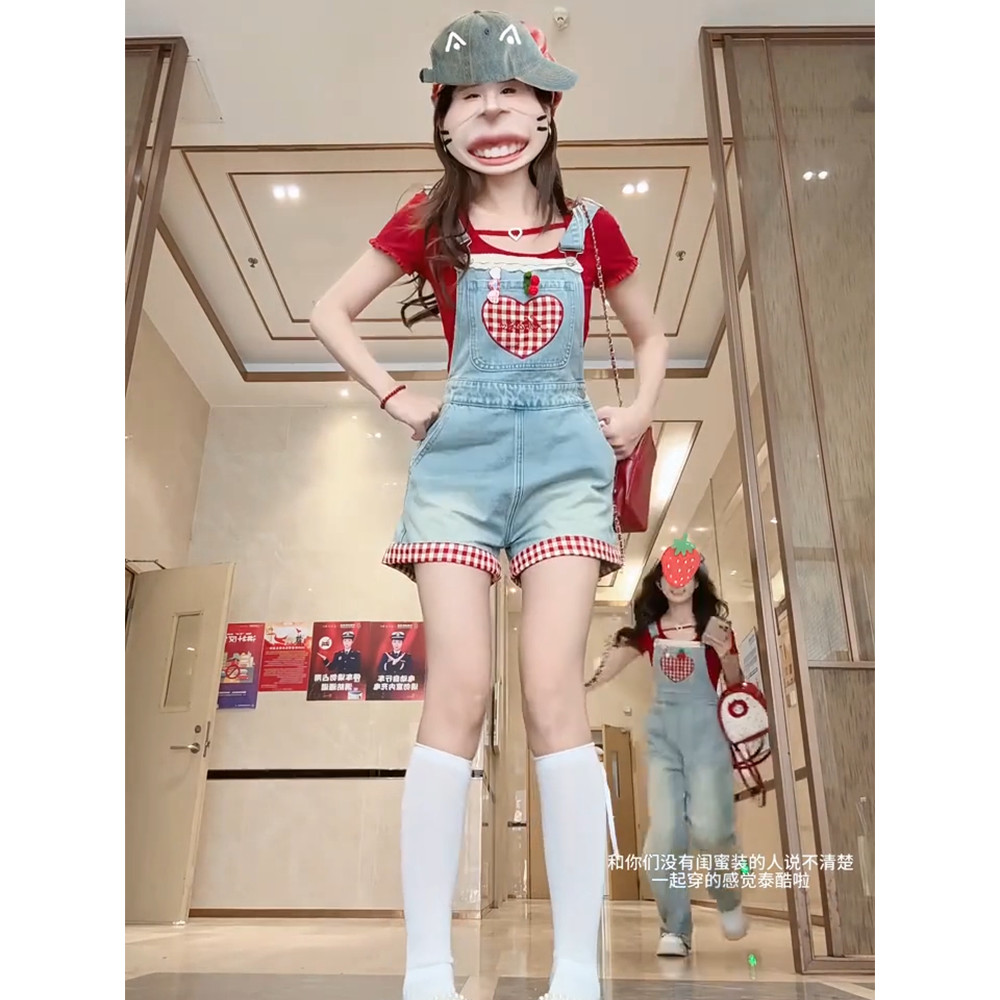 [YU]Yếm denim trái tim đáng yêu, kết hợp áo sơ mi đỏ cơ bản, set hai mảnh phong cách đại học.