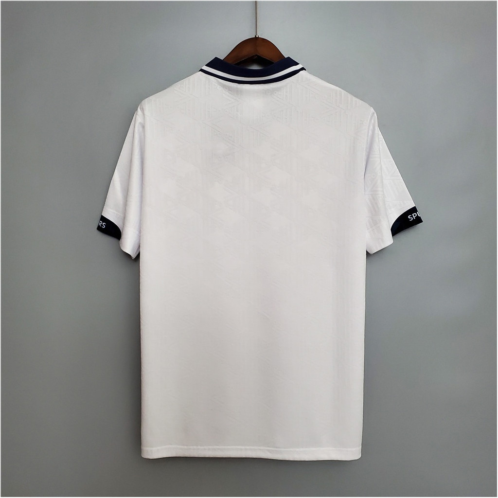 Áo thun retro bóng đá Tottenham Hotspur từ 1991-1993 phù hợp với mọi độ tuổi, bao gồm size plus.