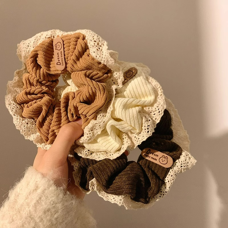 Dây Cột Tóc Scrunchies Nhung Đính Tag Gấu Viền Ren Xinh Xắn Phong Cách Hàn Quốc Phụ Kiện Tóc Nữ