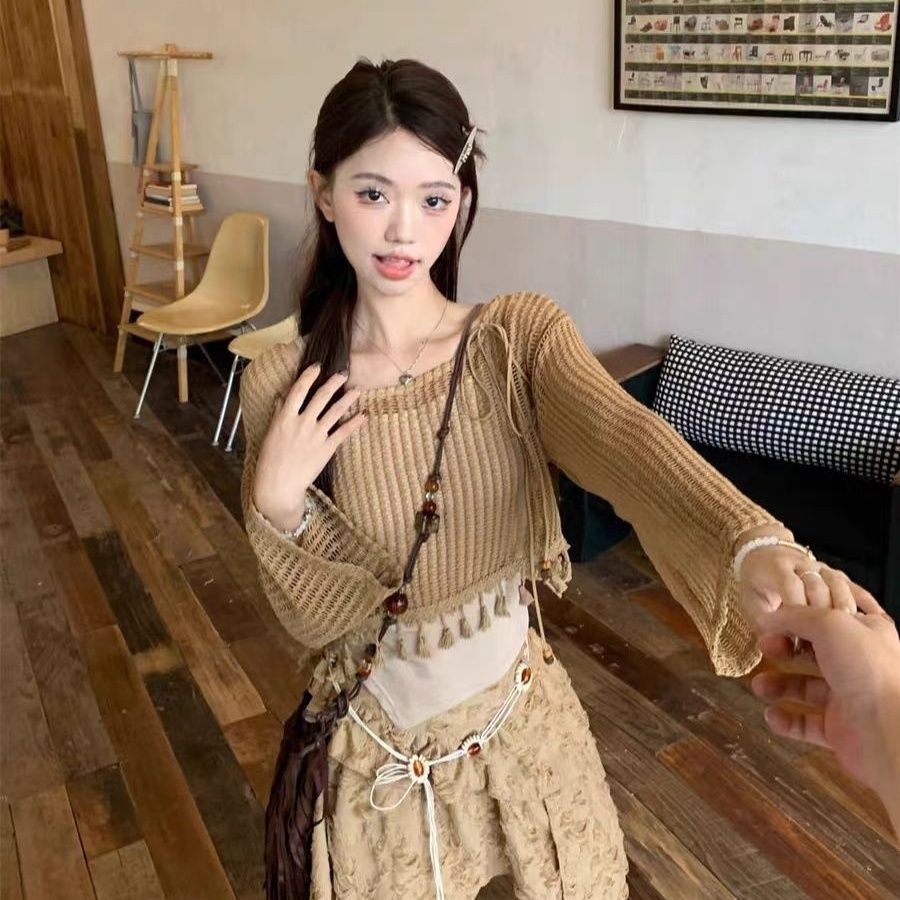 [Yu]Bộ đồ nữ phong cách đất hoang, áo cánh rỗng tay dài, áo hai dây, váy bất quy tắc.