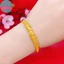 Vòng tay nữ mạ vàng, mô phỏng cát vàng, phù hợp làm trang sức đám cưới với phong cách vintage thanh lịch.