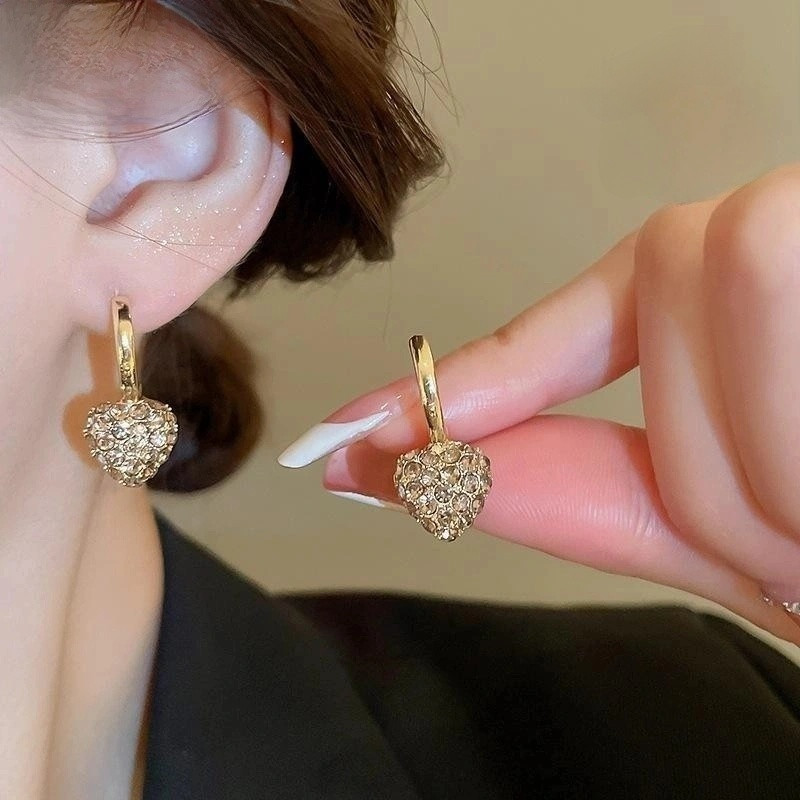 Vòng đeo tai hình trái tim kim cương - Phong cách sang trọng tối giản từ Pháp