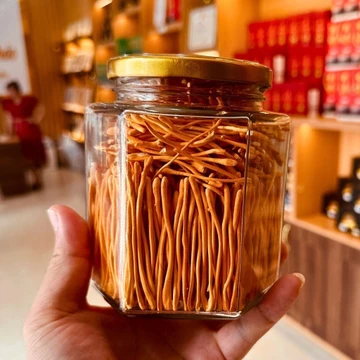 Nấm đông trùng hạ thảo khô sấy thăng hoa nguyên sợi, lọ 25g Huy Cương. Trà đông trùng hạ thảo ngâm rượu, ngâm mật ong