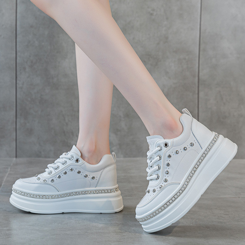 Chính Hãng Da Đế Dày Bên Trong Tăng Chiều Cao Giày Trắng Nữ Slip-On Mùa Hè 2025 Phong Cách Mới Nhẹ Phù Hợp Với Giày Nhỏ