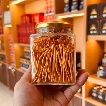 Nấm đông trùng hạ thảo khô sấy thăng hoa nguyên sợi, lọ 20g Huy Cương. Trà đông trùng hạ thảo ngâm rượu, ngâm mật ong