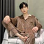 YHTN Đồ ngủ Nam cao cấp Bộ đồ rộng rãi dài tay cardigan mùa thu đồ mặc ở nhà mẫu thu đông có thể mặc ra ngoài bằng Nhung vàng dày dặn