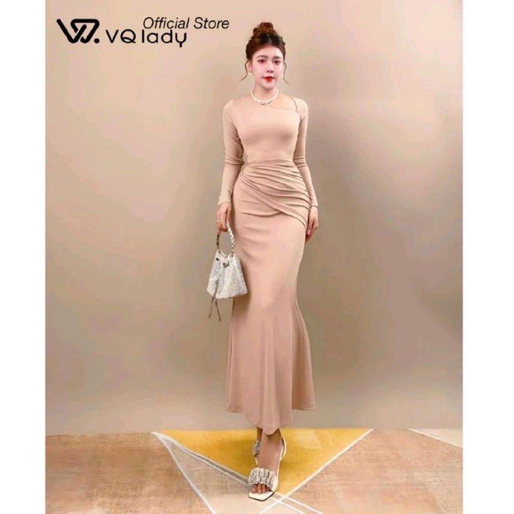 Đầm body dài ôm sát cùng chất liệu ladong đen, tôn dáng và mang đến vẻ đẹp sang trọng cho phái nữ