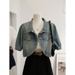 Áo khoác denim màu xanh nhạt phong cách Hàn Quốc, phù hợp mùa hè với thiết kế tay ngắn và kiểu dáng retro
