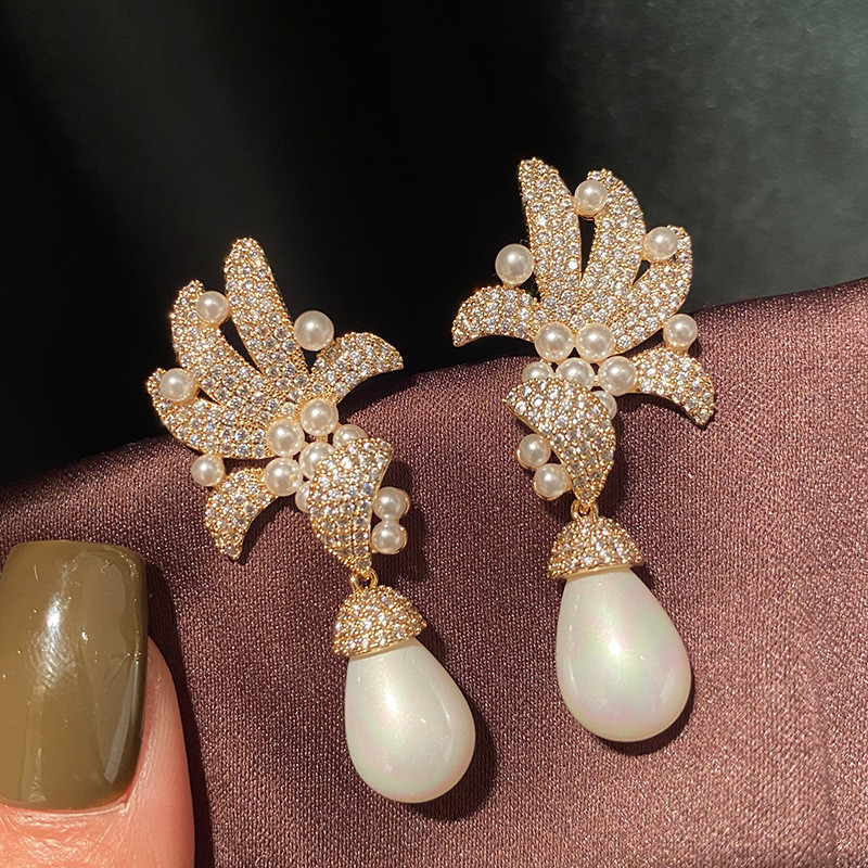 Bông tai tinh tế hình tua rua ngọc trai sang trọng Zircon mới