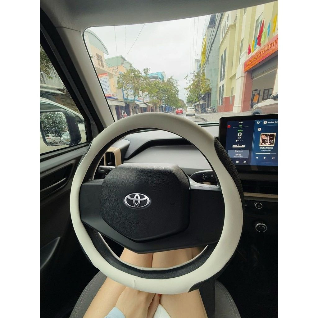Toyota Vios Yaris Cross Veloz Fortuner Innova Hilux Camry Raize Altis Corolla Avanza Wigo Bọc vô lăng