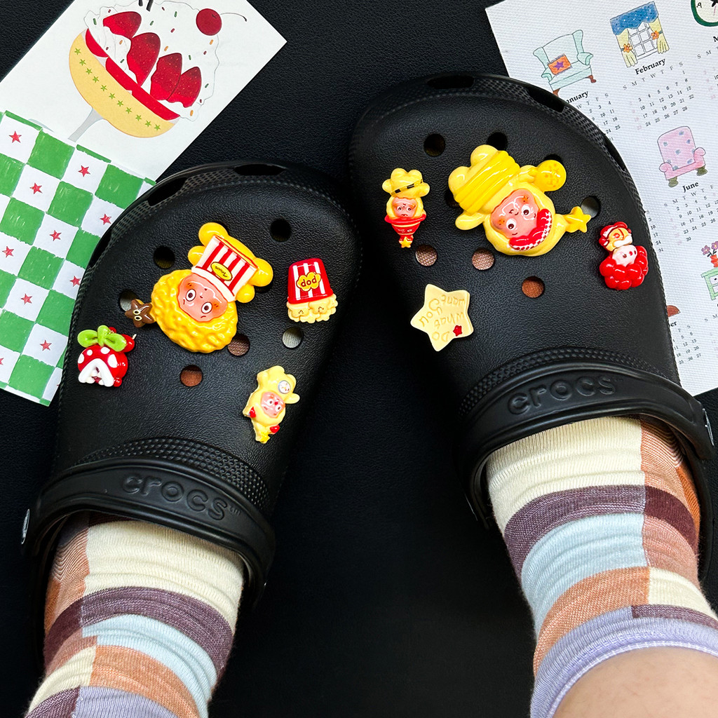 Thích hợp cho Crocs Pop Mart Giày Lỗ Hoa Phụ Kiện Giày Bong Bóng Dễ Thương Giày Ngôi Sao Hoa Giày Cao Cấp Lỗ Hoa Khóa Giày Busch Khóa Giày Zhibixing Khóa Giày Có Thể Tháo Rời Khóa Giày ins Giày Hoa