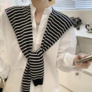 Áo sơ mi nữ phong cách Hàn Quốc với khăn quàng cổ có họa tiết sọc