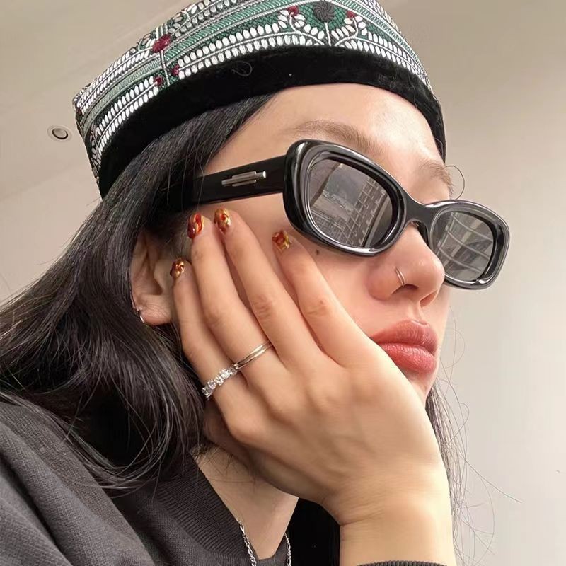 Kính râm mát nữ nam mắt kính không độ chống tia UV form chữ nhật phong cách retro Hàn Quốc đi chơi đi biển đẹp Nhóm 1