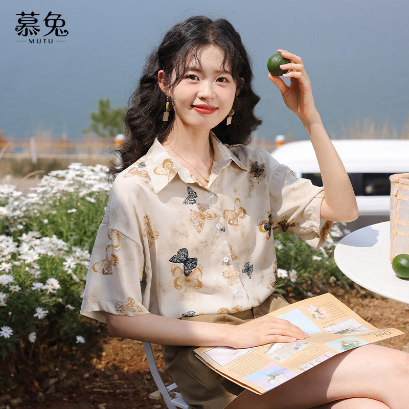 Mutu Retro Bướm In Áo Sơ Mi Tay Ngắn Nữ Mùa Hè 2026 Phong Cách Mới Thiết Kế Niche Loose Casual Top