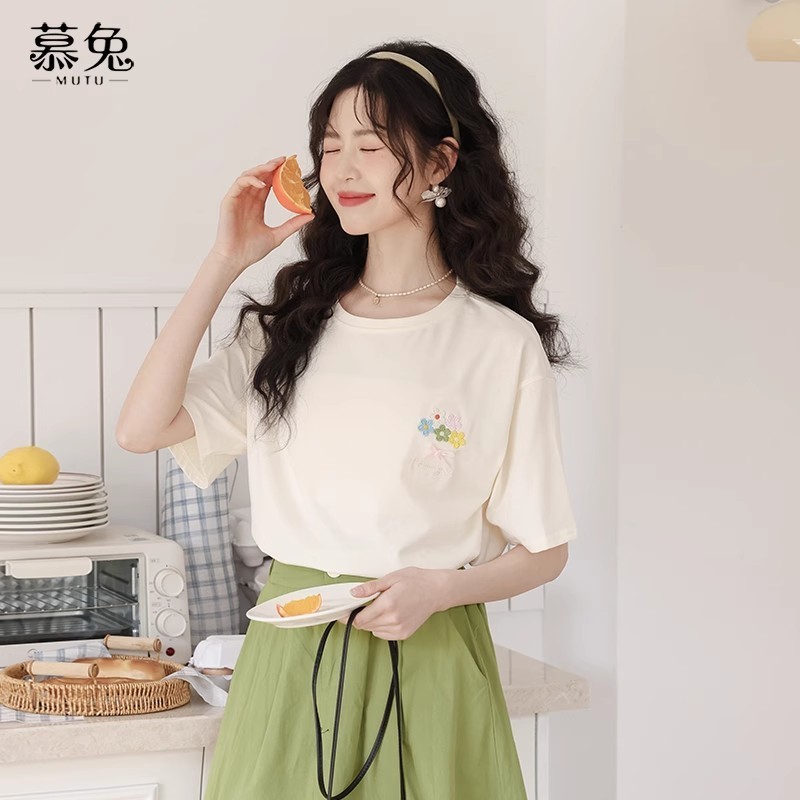 Áo sơ mi MUTU ngọt ngào thêu hoa ngắn tay, phong cách mới cho mùa hè 2025, phù hợp ngày thường và trang trọng
