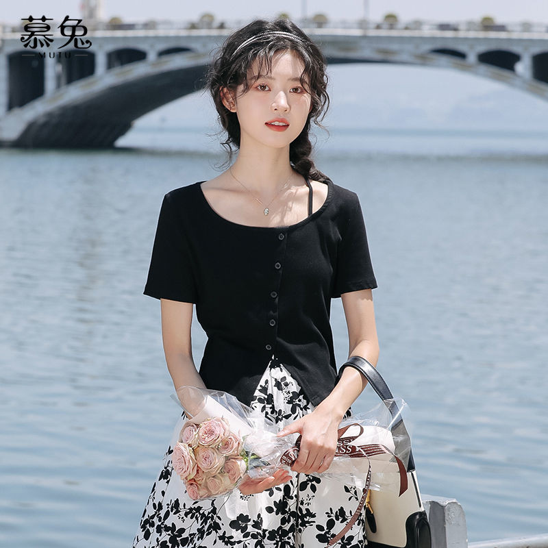 Mutu ins Áo thun cổ tròn tay ngắn nữ, thiết kế slim-fit cho vẻ ngoài gọn gàng, phù hợp mùa hè 2025