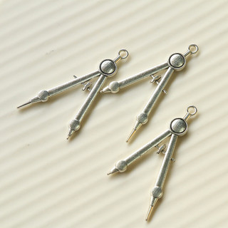 Hàn Quốc Retro sáng tạo làm cũ la bàn, kéo, phụ kiện bông tai lạnh, vỏ điện thoại di động diy, chất liệu bán buôn