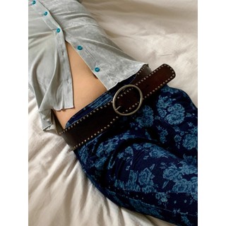Have u desgin Phiên bản rộng rãi Thiết kế màu đen Cảm giác Đinh tán độc đáo Dây buộc nữ phù hợp với váy thời trang Niche eo hẹp Thắt lưng phù hợp