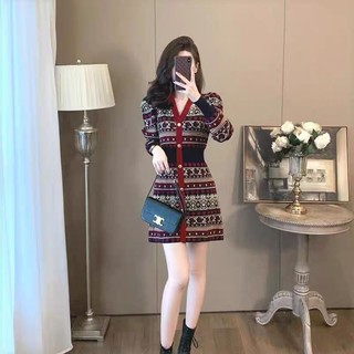 Cao Cấp Cổ Chữ V Dệt Kim Dài Tay Đầm Nữ Mùa Thu 2024 Phong Cách Mới In Hình Thời Trang Slim-Fit Đế Váy