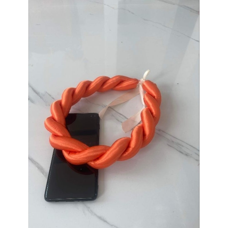 vấn xoắn đôi đội đầu cho cô dâu, dùng để biểu diễn văn nghệ, kết hợp cùng áo dài chụp ảnh tết kỷ yếu