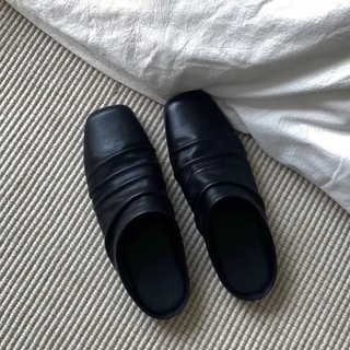 Mules phẳng xếp li