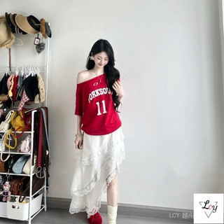 Bộ đồ tôn dáng thường ngày phong cách Hàn Bộ đồ hai mảnh tôn dáng khí chất mùa hè thời thượng Bộ Đồ Hai MảNh Áo thun ngắn tay in hoa lệch vai trẻ trung phong cách Hàn mẫu mới mùa hè 2026 nữ bộ đồ hai mảnh chân váy không quy tắc