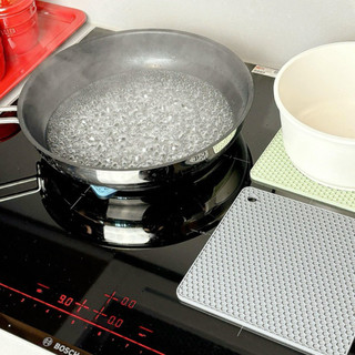 Miếng lót silicon cách nhiệt cao cấp, tấm lót chống xước bếp chịu nhiệt tới 200 độ C dễ dàng vệ sinh