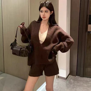 Suxi Retro Thu Đông Nữ Mới Bộ Cổ Chữ V Dài Tay Áo Len Dệt Kim Phù Hợp Với Quần Short Dệt Kim 241018
