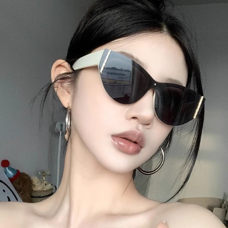 Kính râm chống nắng chất lượng cao, thiết kế thời trang