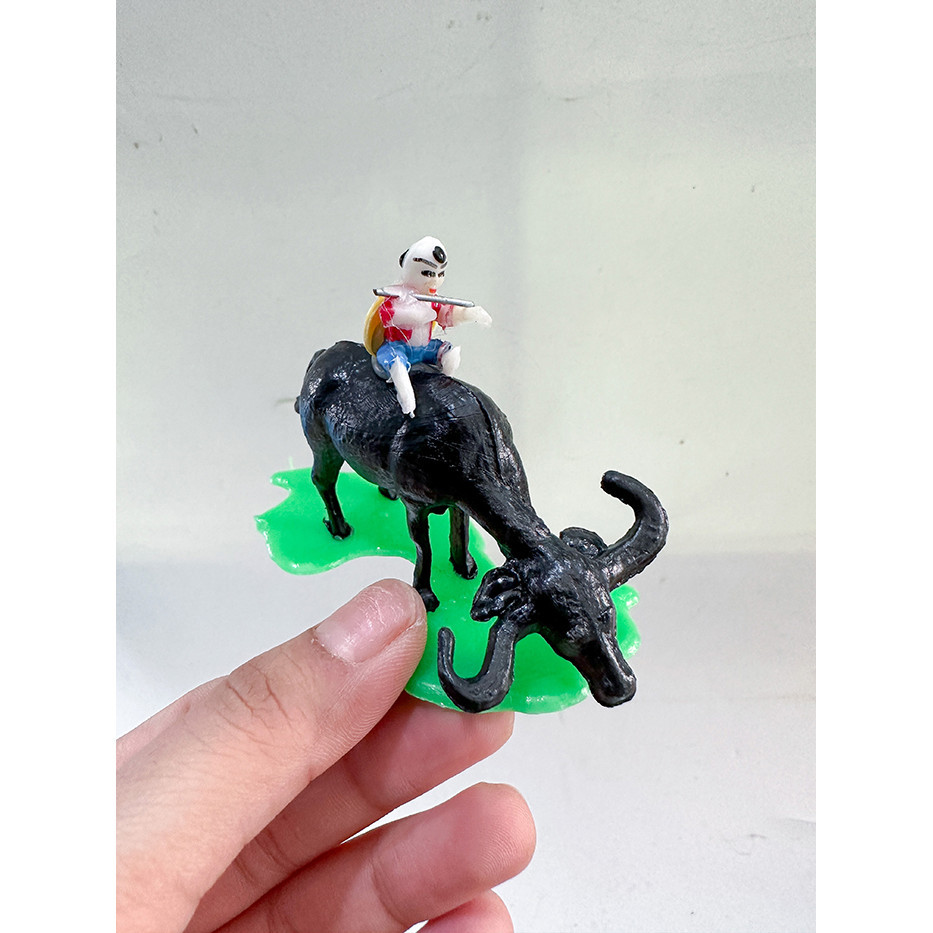 CHÚ TIỂU CỞI TRÂU BẰNG NHỰA TRANG TRÍ BỂ CÁ NON BỘ 8CM