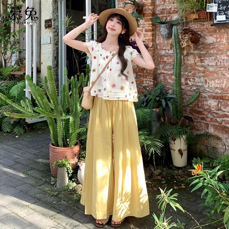 Mutu Áo Sơ Mi Tay Ngắn & Quần Ống Rộng Two-Piece Set Cho Mùa Hè, Cổ Vuông, Phong Cách Cao Cấp Mới
