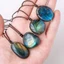 Mặt dây chuyền Labradorite tự nhiên THEGIRL8B, Bút chì Labradorite phong cách dân tộc tinh tế, Đánh bóng thô đơn giản có dây huấn luyện tự nhiên Trang trí nội thất