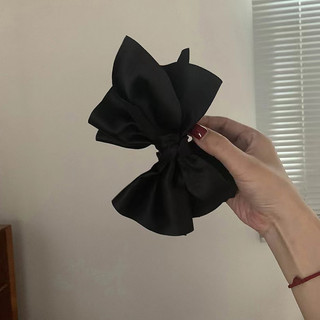 Kẹp cá mập nơ lớn Satin không đều dành cho nữ